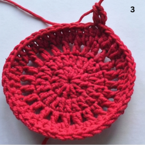 Strawberry purse free crochet pattern: Round 3 Progress