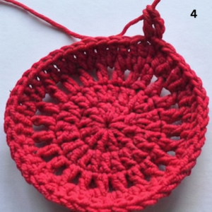 Strawberry purse free crochet pattern: Round 4 Progress